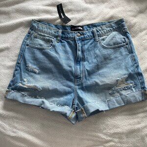 👖💫 Classic Chic: High-Waisted Cuffed Denim Shorts by Fashion Nova - Size 15 💫